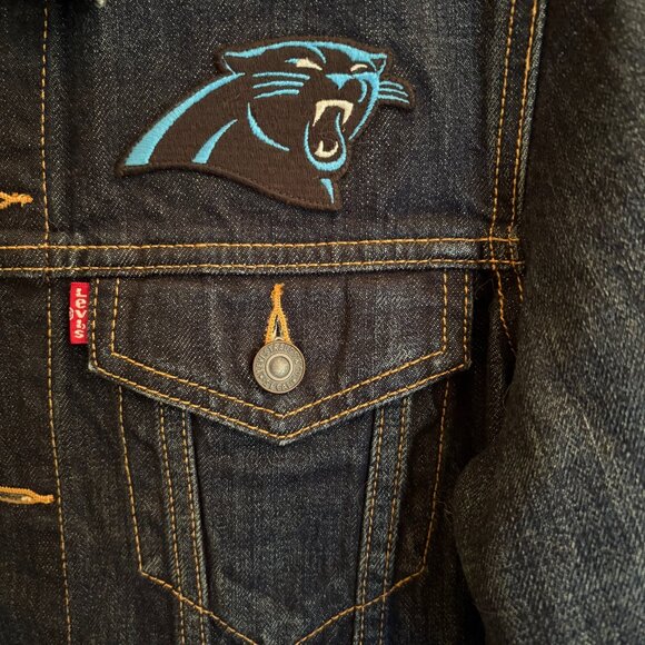 NWOT Levis NFL Carolina Panthers Denim Trucker Jacket Special Edition Size Small - Picture 3 of 13